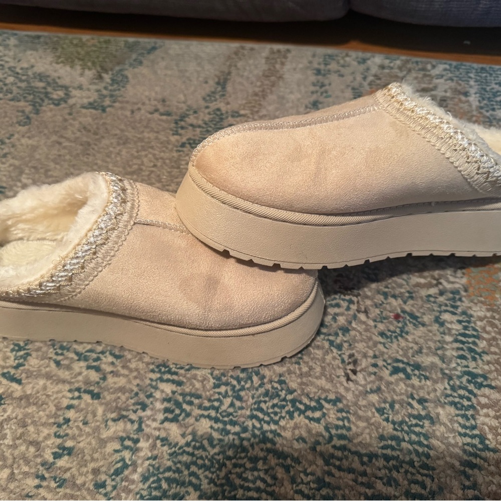 Women's Cream Slip-On Shoes
